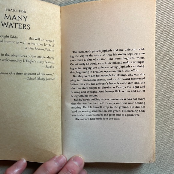 📚2/$6 Many Waters #4 in the Time Quartet - Picture 7 of 12
